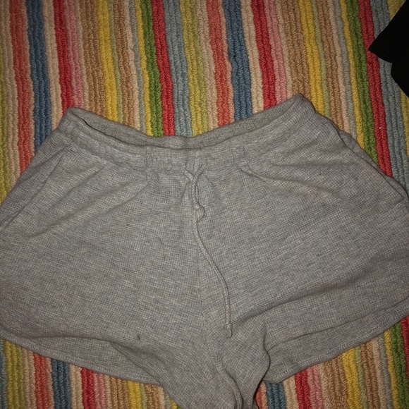 Brandy Melville Summer Thermal Shorts - Picture 6 of 7